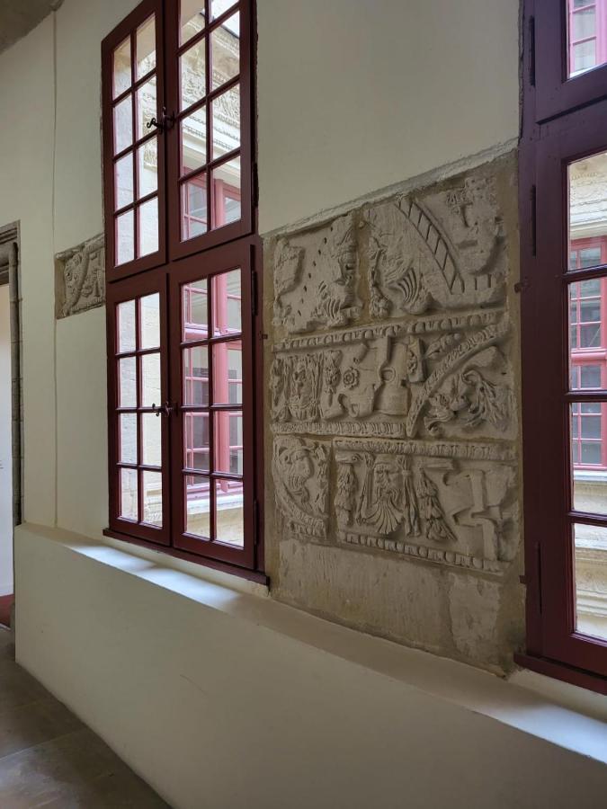 Uzes, Au Coeur Du Centre Medieval La Boussole D'Uzes, Appartement De Caractere Du XVII -Eme Siecle Dış mekan fotoğraf